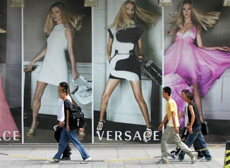 versace controversy|Versace apologizes after T.